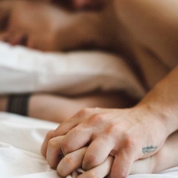 305187
